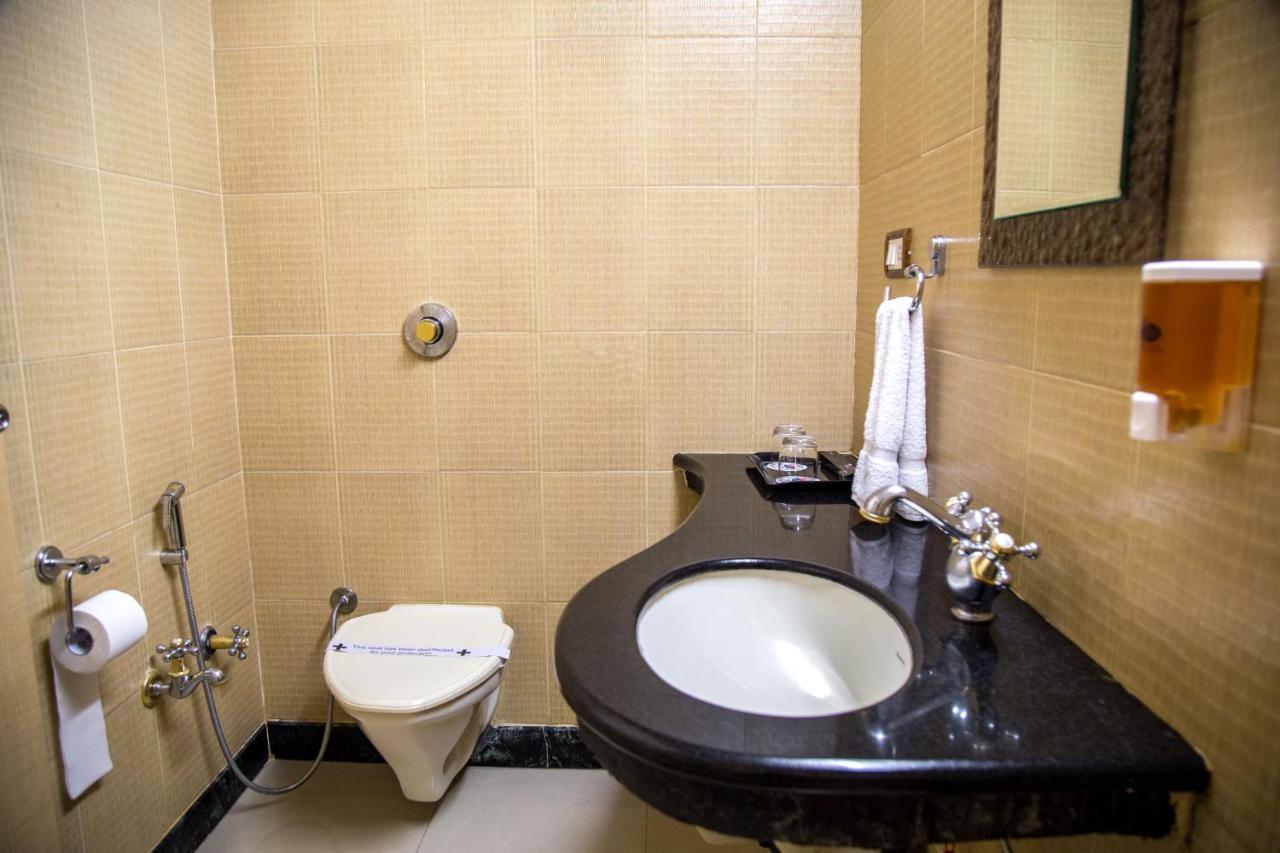 Hotel Tip Top Plaza Thána Kültér fotó