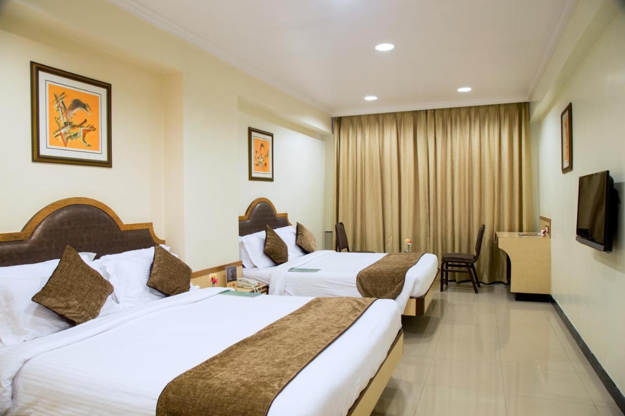 Hotel Tip Top Plaza Thána Kültér fotó