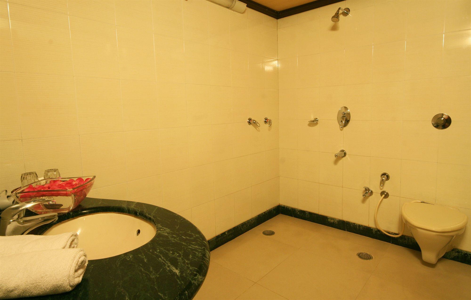 Hotel Tip Top Plaza Thána Kültér fotó